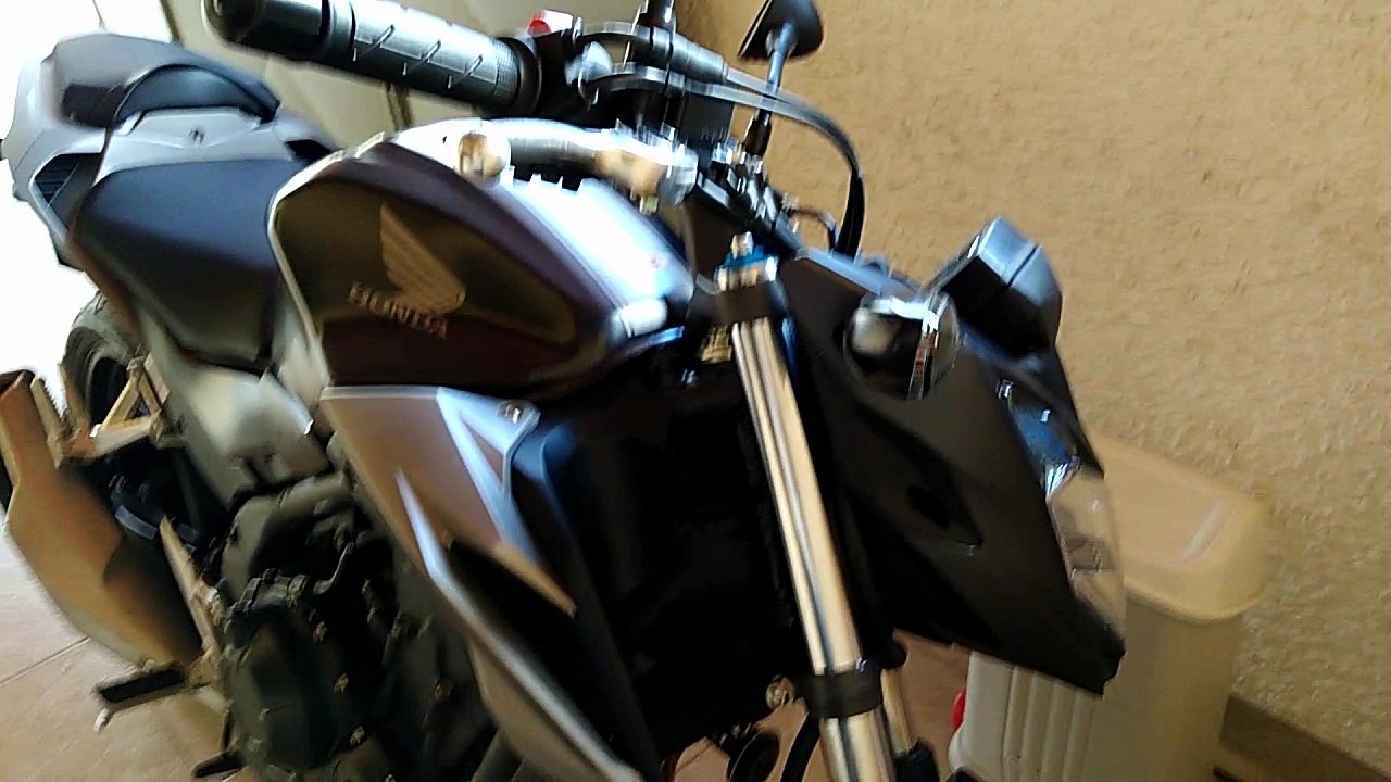 CB 500F 2017 vs PS4 Pro