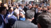 Başbakan Binali Yıldırım, İzmir'in Gaziemir İlçesinde Esnaf ve Vatandaşlarla Buluştu