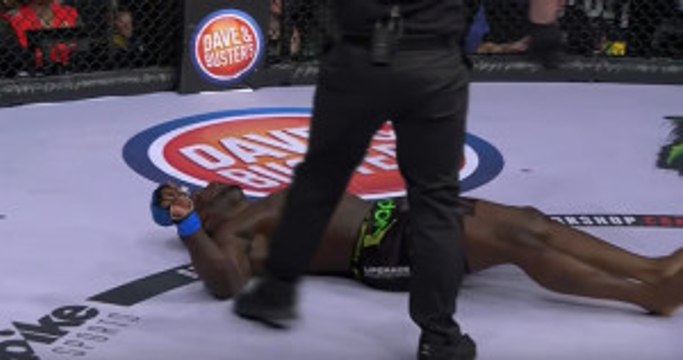 Karma Dövüş Sanatları'nda Carvalho, Manhoef'i Tek Tekmeyle Nakavt Etti