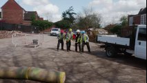 La course hippiques d'ouvriers sur un chantier en Angleterre