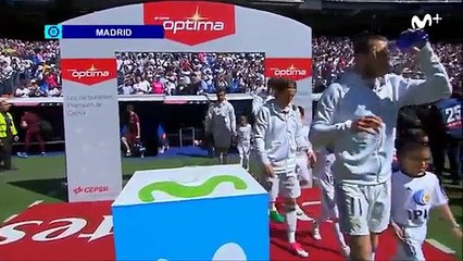 Cristiano Ronaldo's jump scares little fan!!
