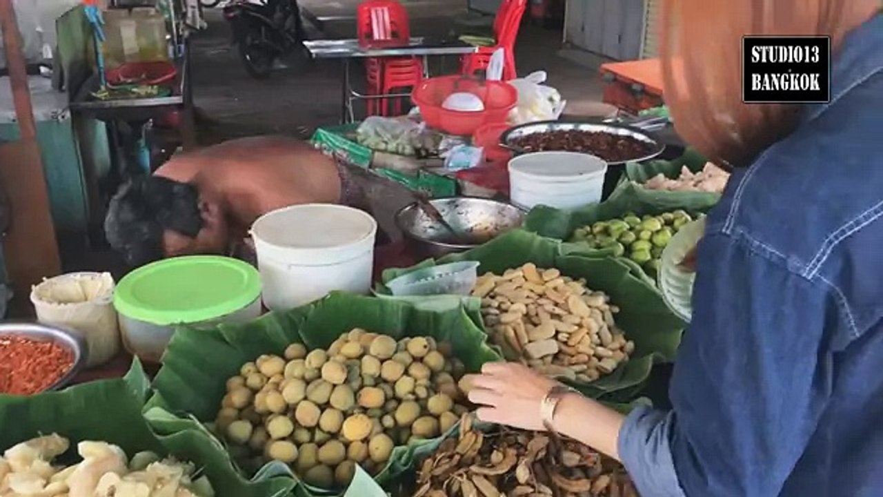 Studio13 Bangkok : Sour Fruit Snack at Rong Kluea Market Sa Kaeo THAILAND