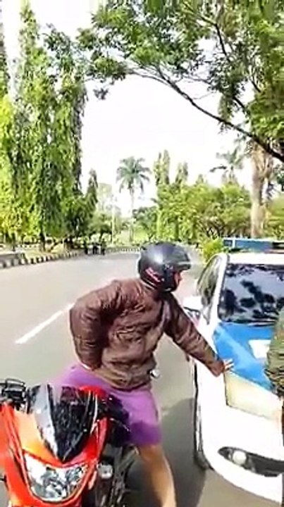 Sudah Salah Malah Maki Maki Petugas, Koplak Ini Orang...