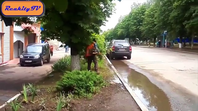 IDIOTS AT WORK 3. Idiotas trabajando 3.