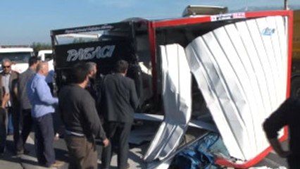 Rot Kolu Kopan Prefabrik Ev Yüklü Tır Şarampole Yuvarlandı: 2 Yaralı