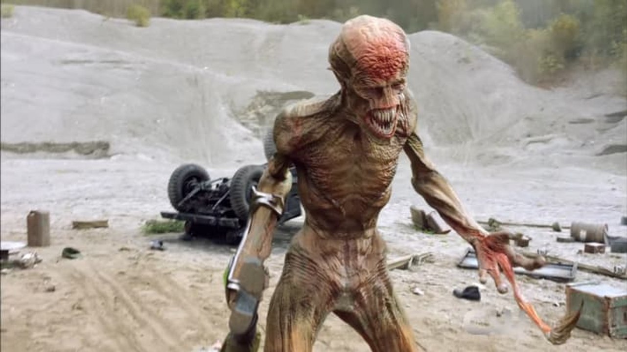 Finally Real UFO FBI Proof - Alive Aliens UFO Crash Filmed By Cops - Extraterrestrials Are Here