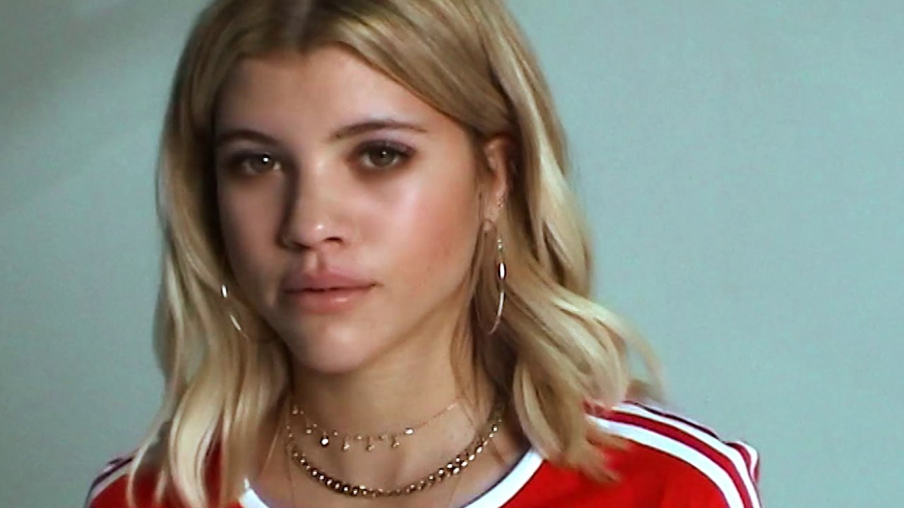 Sofia Richie présente la basket adidas Iniki Chalk White en exclu chez Foot Locker