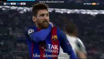 Lionel Messi finds himself unmarked on the edge of the box - Juventus 2-0 Barcelona 11.04.2017