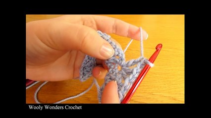 How to crochet a pretty shell stitch cowl / infinity scarf / snood