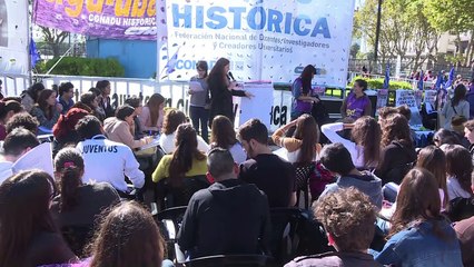 Paro docente contra represión y por salarios en Argentina