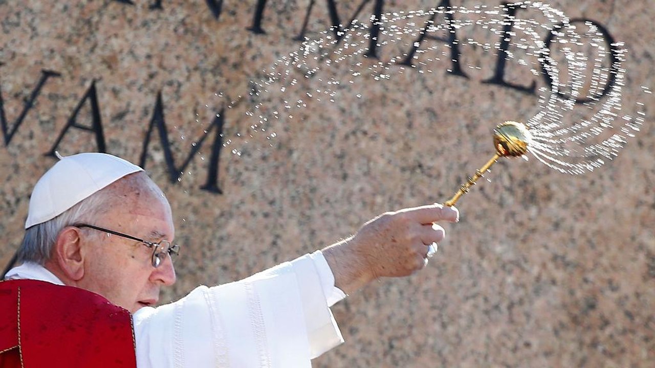 Papst Franziskus eröffnet einen Waschsalon
