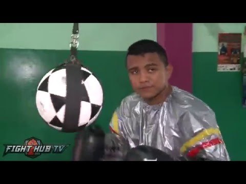 Roman Chocolatito Gonzalez hitting the double end bag & staying sharp ahead of Arroyo fight