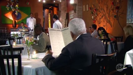 Chiquititas (09/02/17) - Capítulo 108 - Ernestina e Chico se encontram em restaurante