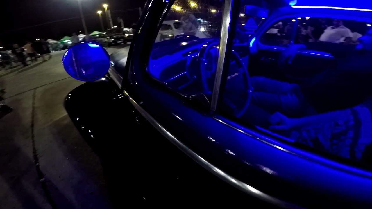 Filmei o fusca mais louco de todos os tempos e o proprietário demorou 2 anos só para modificar a frente de seu fusca antigo.