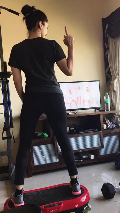 Sunny morning Walk | Hot Dancing | Sunny Leone at Gym | Hot Movements