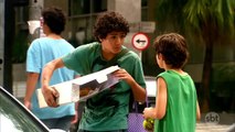 Chiquititas (22/09/16) - Meninos fazem surpresa de aniversário para Rafa