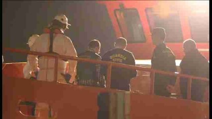 Mueren una mujer y una niña tras volcar una patera cerca de la isla de Alborán