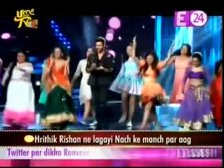 "Nach Baliye 8" ke set par (Hrithik Roshan shakes a leg with Indian Bahuye) 12 April 2017