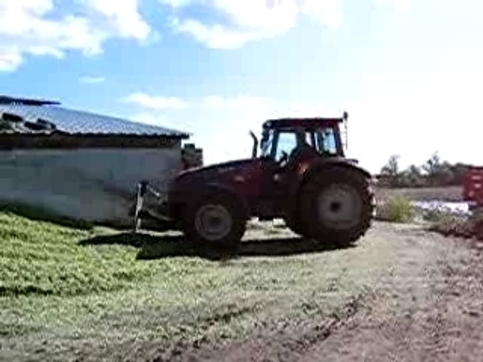 valtra T120 au silo