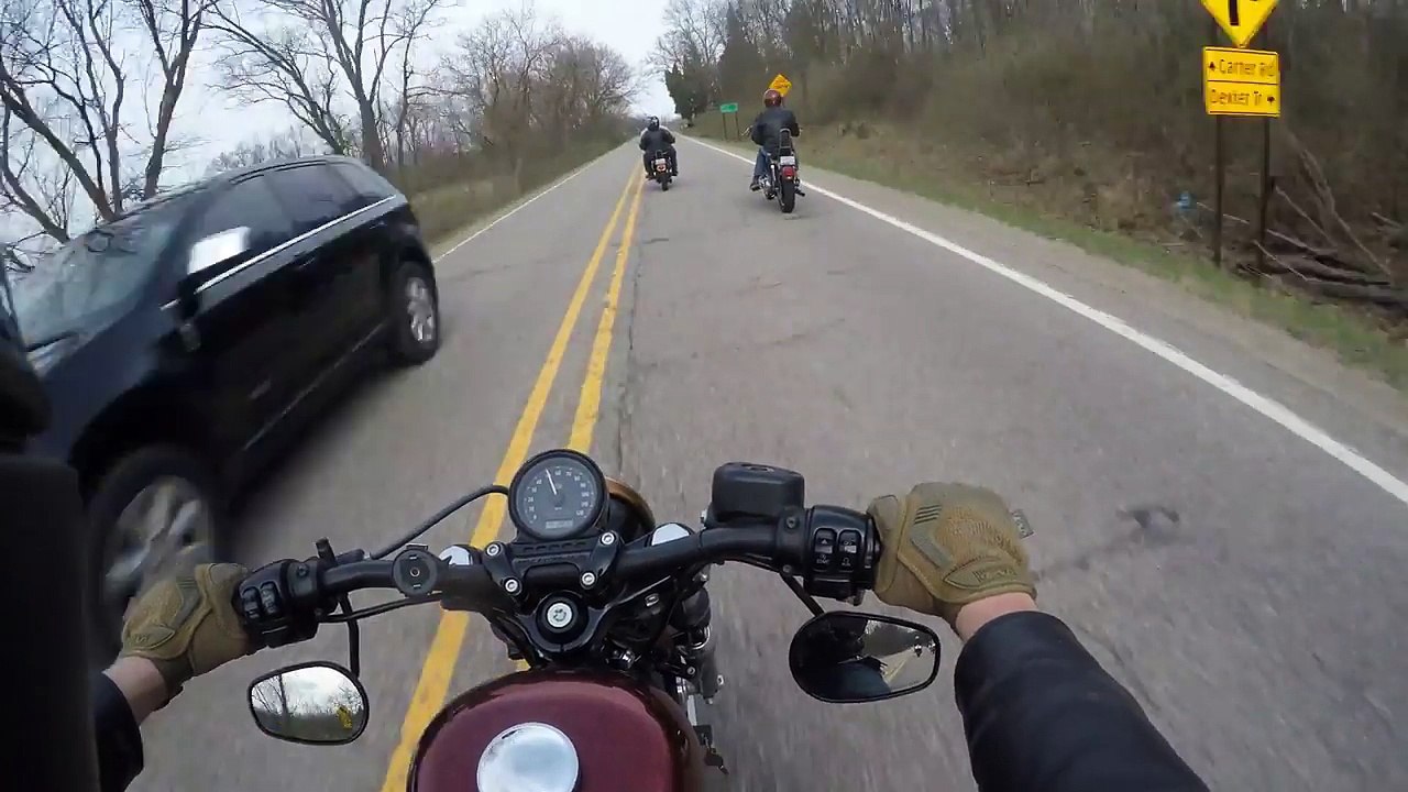 Maurice rate son virage en moto... RIDICULE !!