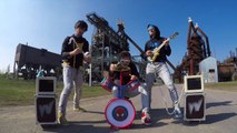 Rage Against The Machine avec des instruments pour enfants