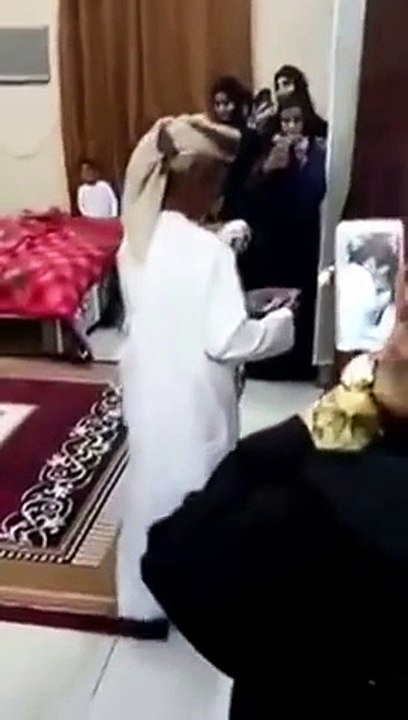 Mariage d'un vieux de 80 ans avec une ado de 12 ans