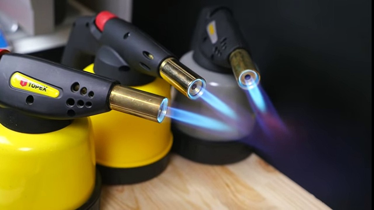 EXPERIMENT Glowing 1000 degree KNIFE VS COCA COLA