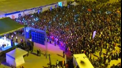 Sanatçı Zara, kurtuluş sevincini yaşayan Şanlıurfalıları coşturdu