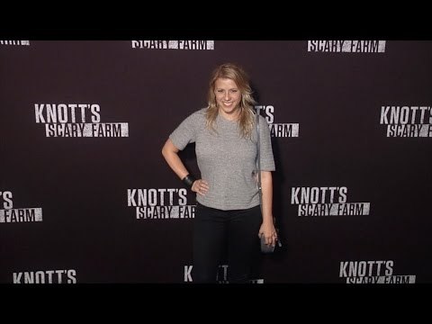 Jodie Sweetin Knotts Scary Farm 2016 Black Carpet
