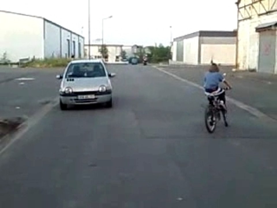 Cabrage ducati 900 monster de fou