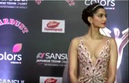 Sonam Kapoor Wardrobe And Malfunction At Award Function