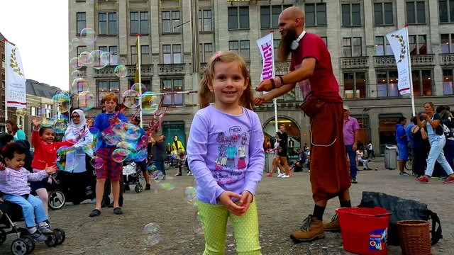 ЕВРОТУР EUROTOUR НАСТЮШИК Видео для детей Едем на трамвае на Площадь Дам в Амстердаме