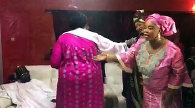 Oumou Sankharé chante Cheikh Tidiane Cissé l'imam de Medina Baye