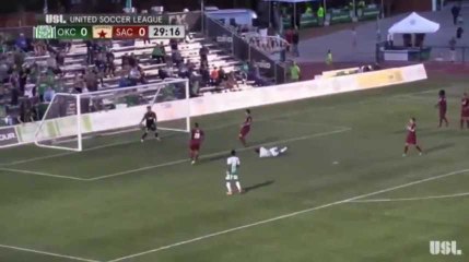 Il marque un but phénoménal !