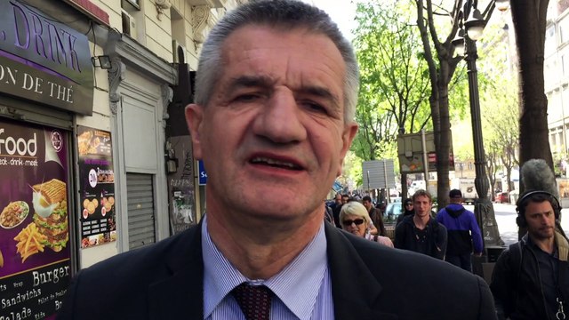Jean Lassalle dans les quartiers populaires de Marseille