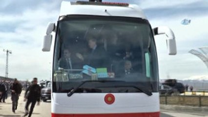 Cumhurbaşkanı Erdoğan, Erzurum'da Coşkuyla Karşılandı