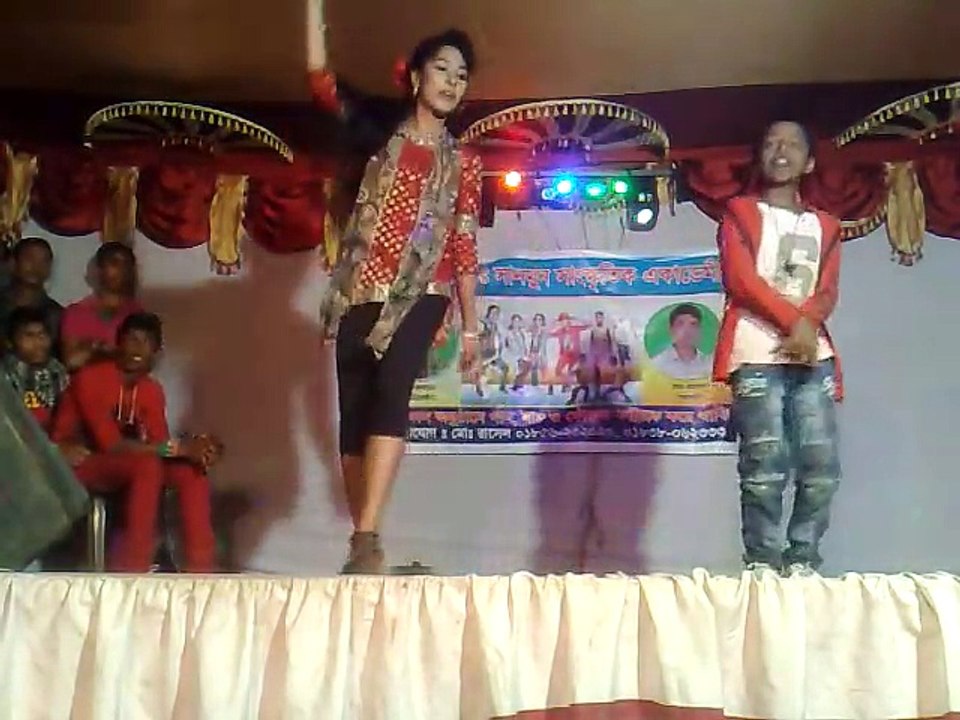 কুমিল্লার মাইয়ার নাছ দেইখা মাথা পুরাই নষ্ট