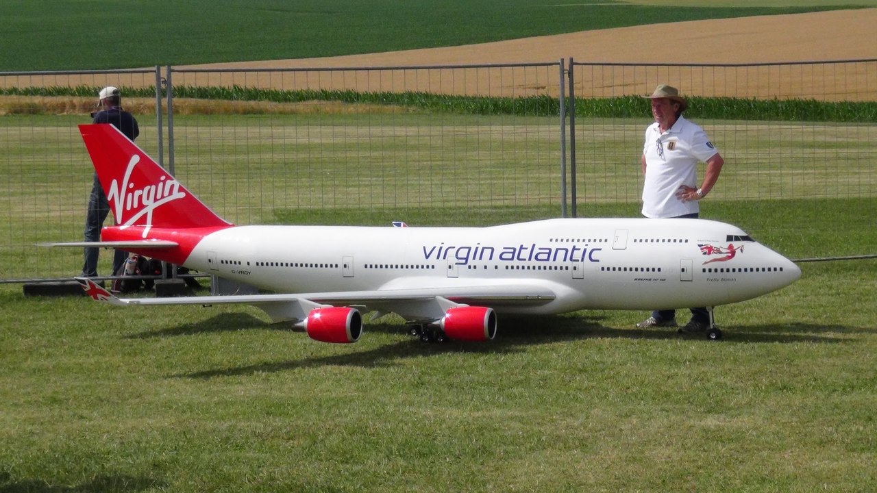 NEW BIGGEST RC AIRPLANE IN THE WORLD BOEING 747-400 VIRGIN ATLANTIC AIRLINER