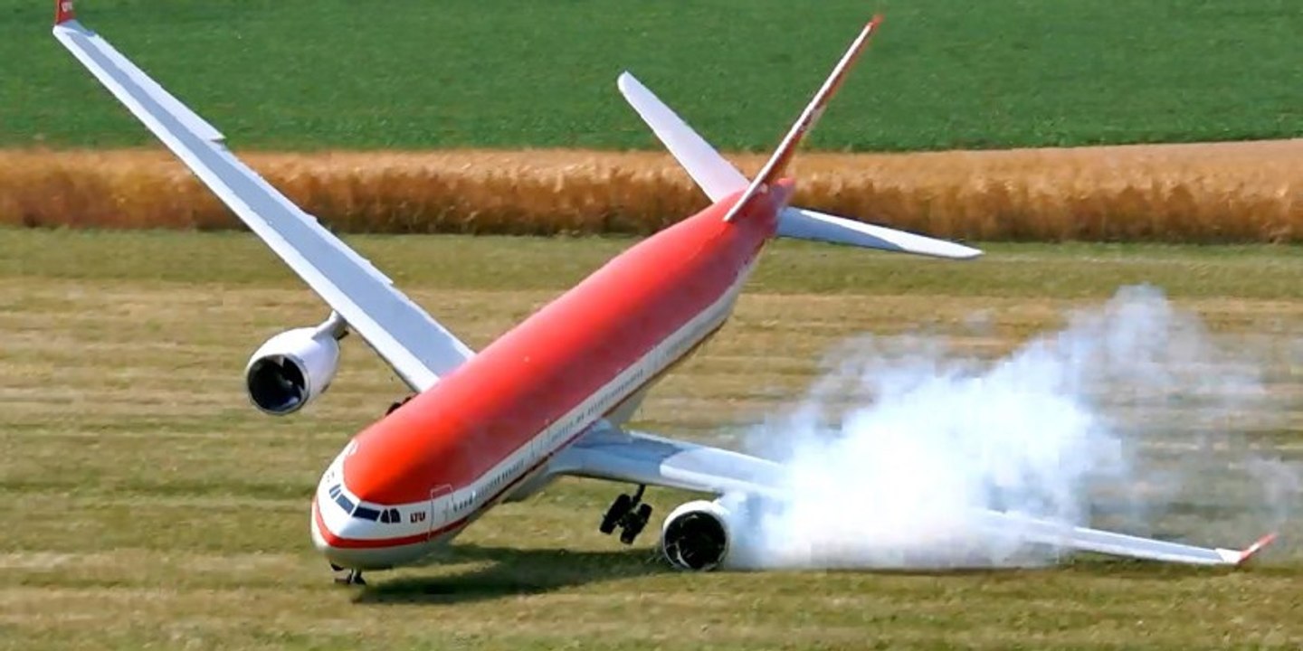 RC CRASH COMPILATION / MY BEST RC CRASHES AND MOMENTS OF THE YEAR 2017 PRESENTED BY RC MEDIA WORLD