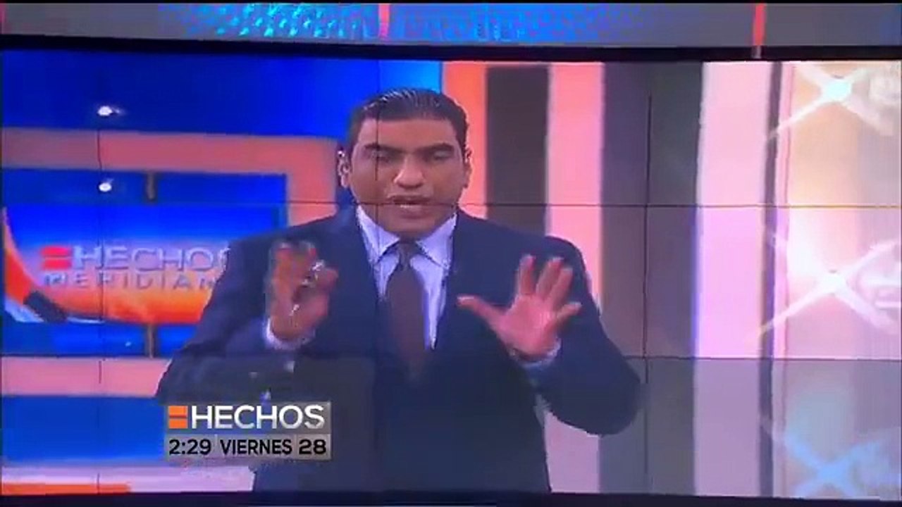 Assaltantes fazem trabalho de equipa fantástico para roubar telemóveis na rua.