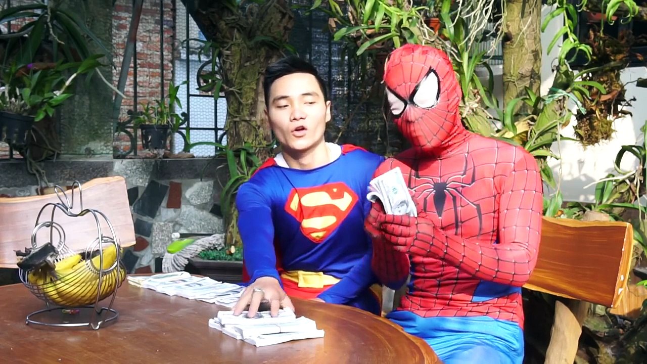 HOT➤ ➤ Jocker using a gun to rob dolla from Spider Man and Super Man ➤ ➤ create war