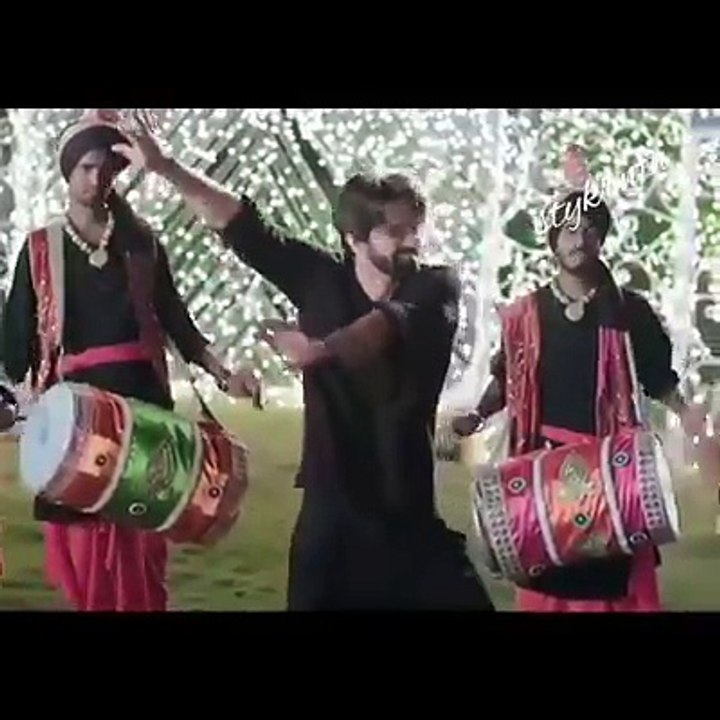 Hele Barun un Dans edişine bak hele ... Çıldırrrrrr