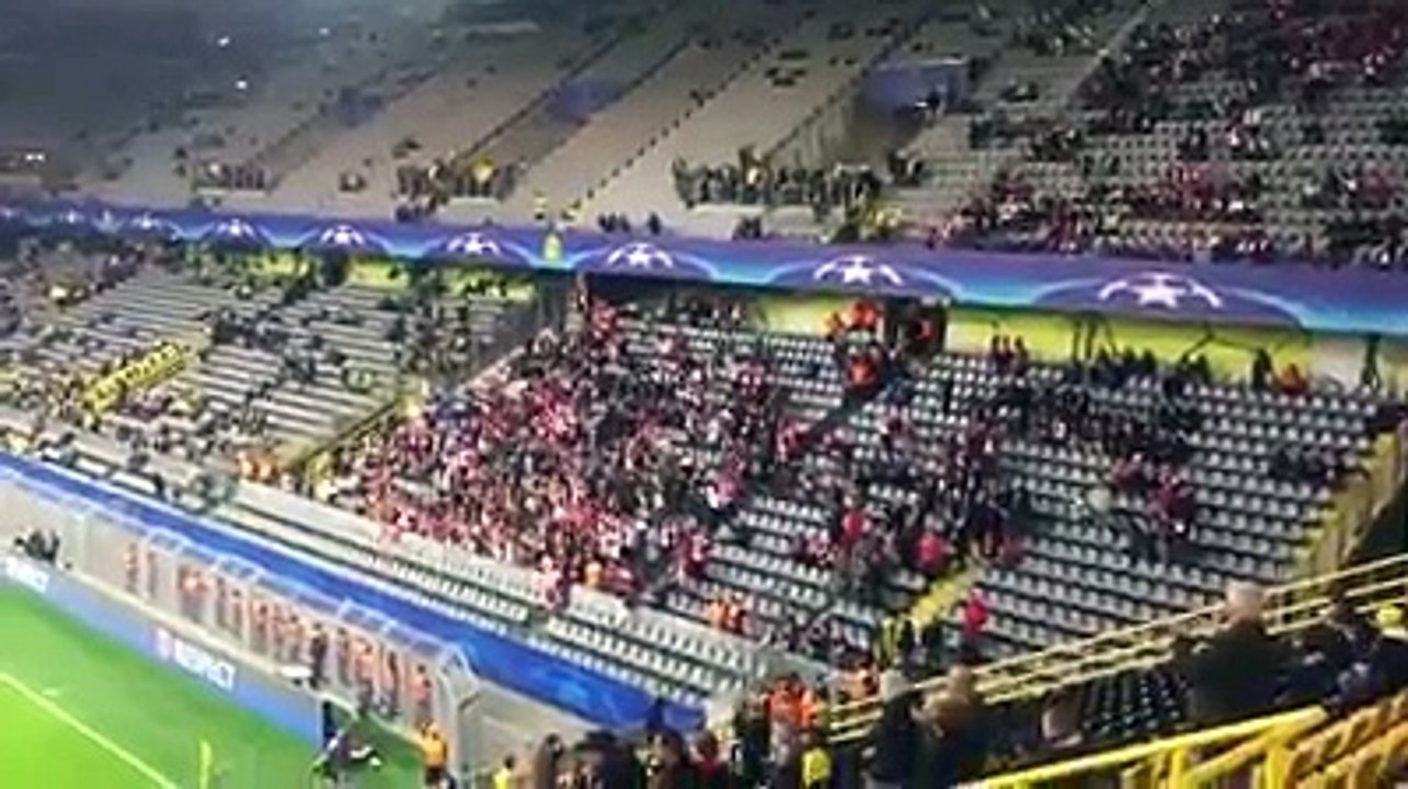 INCRÍVEL: Adeptos do Mónaco dão as Boas Vindas aos jogadores do Dortmund no aquecimento