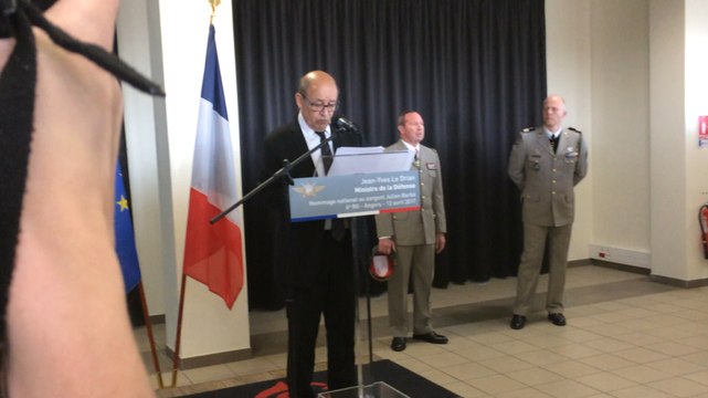 Hommage national au sergent Julien Barbé, tué au Mali. Discours du ministre Jean-Yves Le Drian