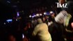 En plein show, 50 Cent frappe une fan qui lui tire le bras