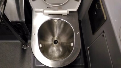 E233系 3000番台 トイレ