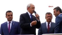 Kılıçdaroğlu'nu dinleyen küçük kız sosyal medyayı salladı!