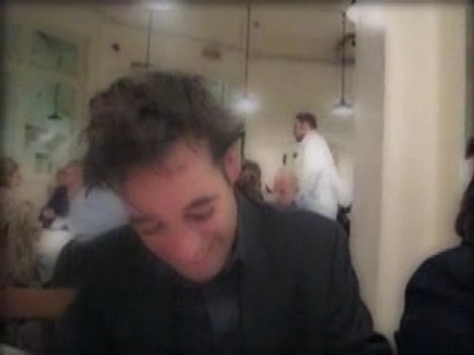 Enorme fou rire d'Adrian Pasdar d'Heroes