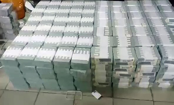 See Dollars & Pounds EFCC Recovered From Apartment In Lagos Today
