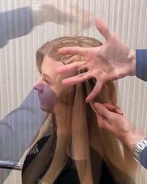Cette fille a voulu une coiffure hors du commun. Ce que le coiffeur a rບé est hallucinant !